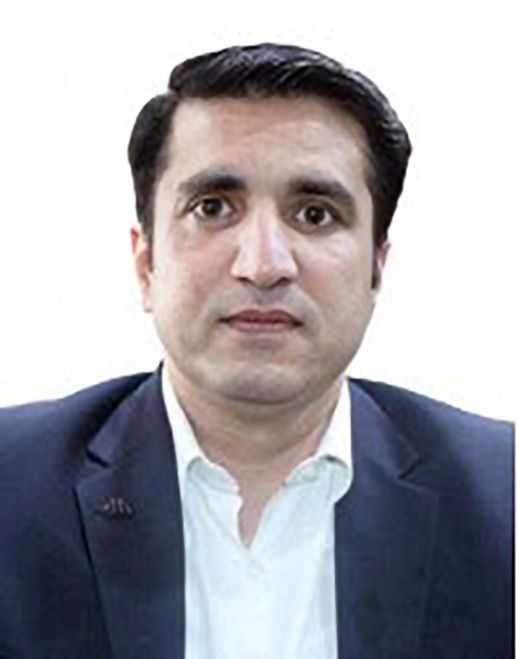 Maj. Taj Mehboob Awan (R)